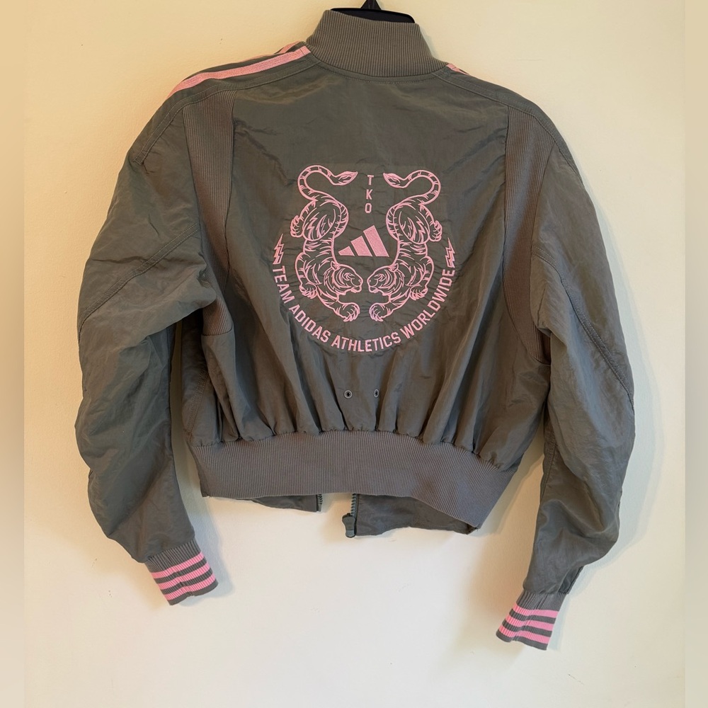 Adidas VRCT Gray Woven Legend Green Jacket with Pink Stripes *NEW WITHOUT TAGS* - Picture 9 of 13